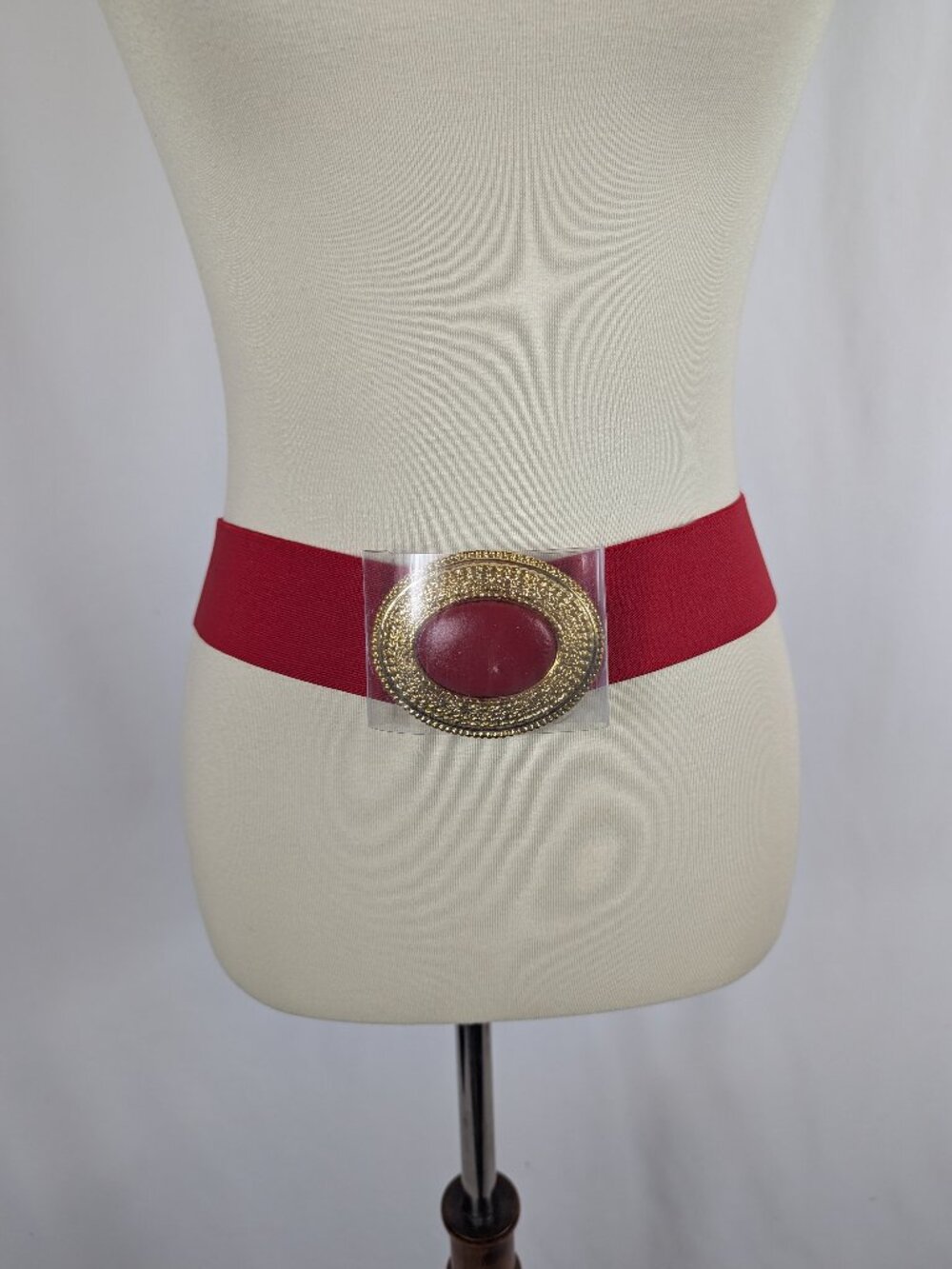 Day-Lor 80s Red Elastic Cinch Belt Gold Round Faux Leather Buckle USA Vtg 31"